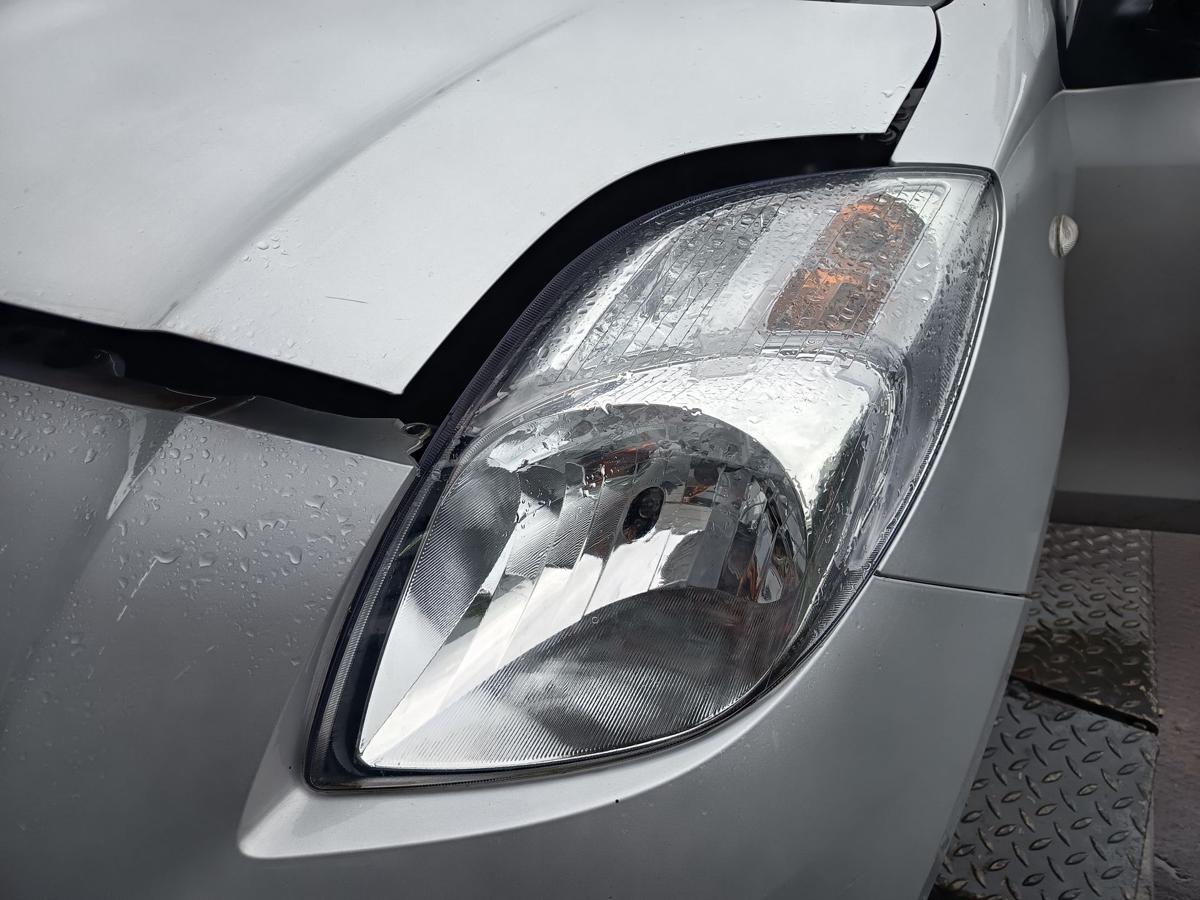 Toyota Yaris XP9 Nachbau Scheinwerfer links Halogen/Haupt/Licht/Front Bj 2006