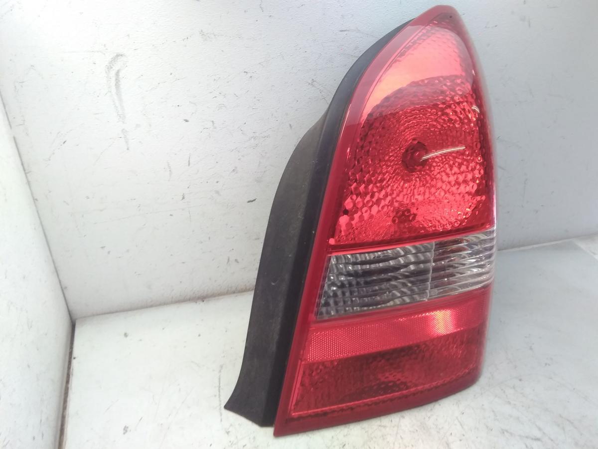 Nissan Primera P12 Stufenheck R&uuml;ckleuchte Heckleuchte rechts 4-t&uuml;rig Bj.2003