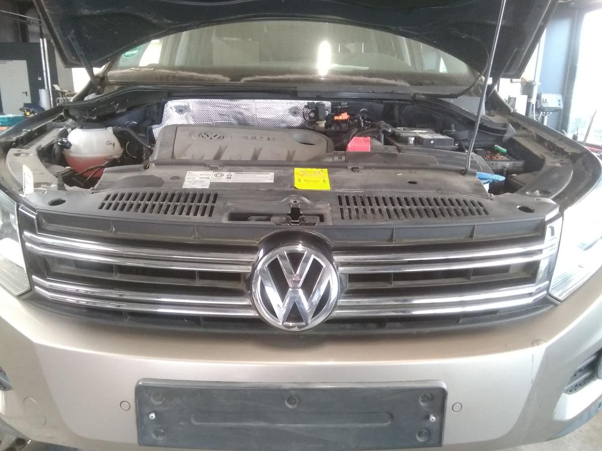 VW Tiguan 5N2 original Kühlergrill satinschwarz+chrom BJ2011