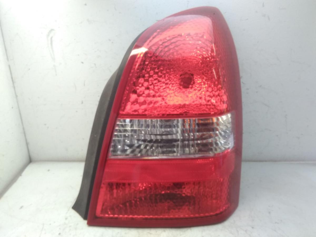 Nissan Primera P12 Stufenheck R&uuml;ckleuchte Heckleuchte rechts 4-t&uuml;rig Bj.2003