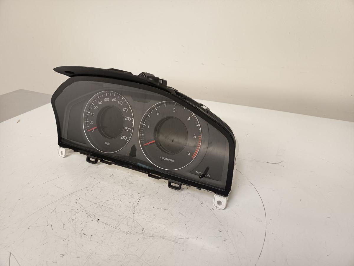 Volvo XC60 I Y20 orig Kombiinstrument 2,4l 129KW Diesel Bj 2010