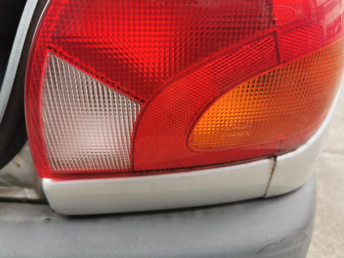 Ford Fiesta JBS Rückleuchte Schlussleuchte Rücklicht hinten rechts