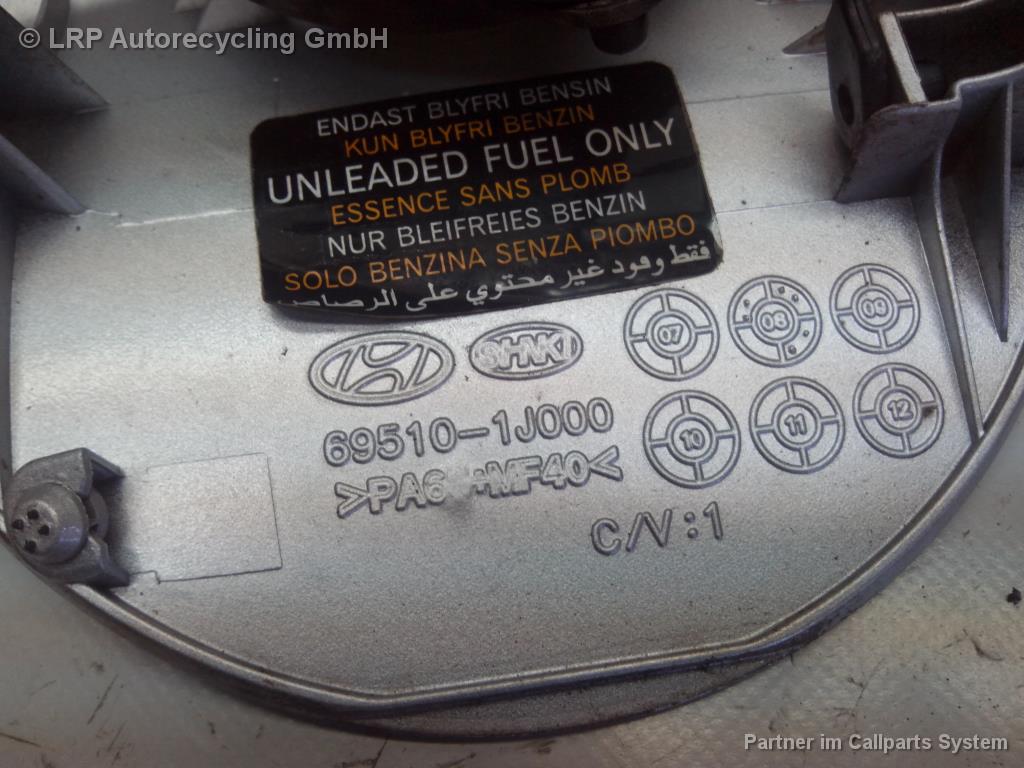 Hyundai i20 1 PBT Tankklappe Tankdeckel silber 695101J000 BJ2008