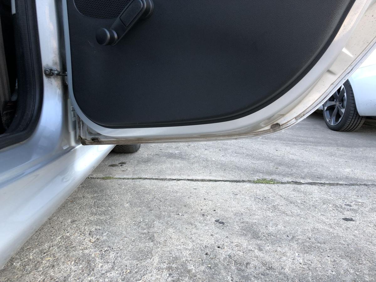 Peugeot 206+ T&uuml;r hinten rechts Fondt&uuml;r im Rohbau EZR Aluminiumgrau Metallic