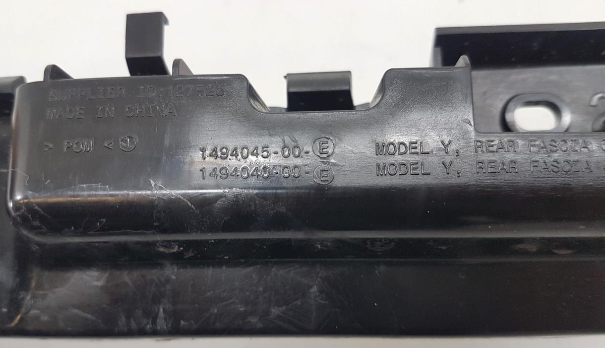 Tesla Model Y Halter Sto&szlig;stange hinten mitte Bj2022 1494045-00-E