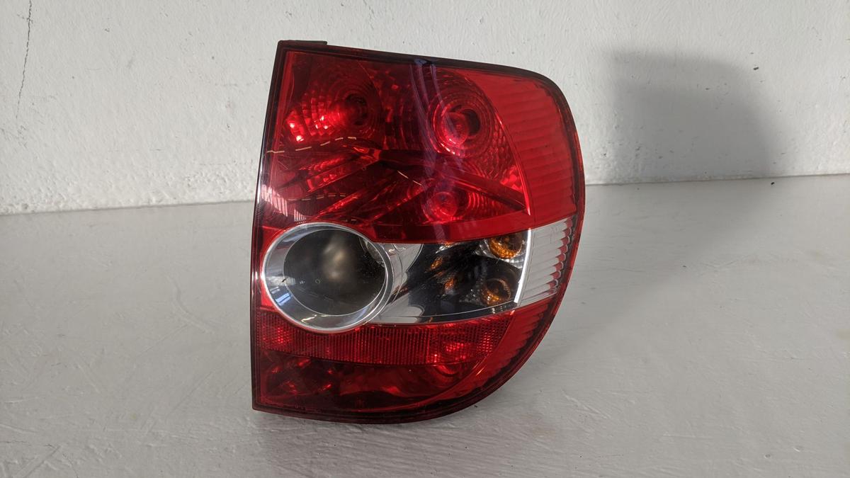 Rückleuchte Schlussleuchte Rücklicht Lampe hinten rechts OE Valeo VW Fox 5Z