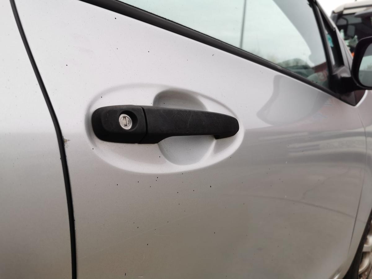 Toyota Yaris XP9 Beifahrertür Autotür Tür vorn rechts 1E7 SilverPearl FRA TEXT