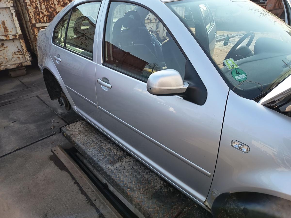 VW Bora 1J original T&uuml;r vorn rechts Beifahrer A7W Reflexsilber Bj 2001