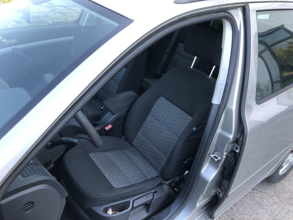 Skoda Octavia 1Z ab09 Sitz vorn links Fahrersitz Stoff OHNE Heizung Autositz