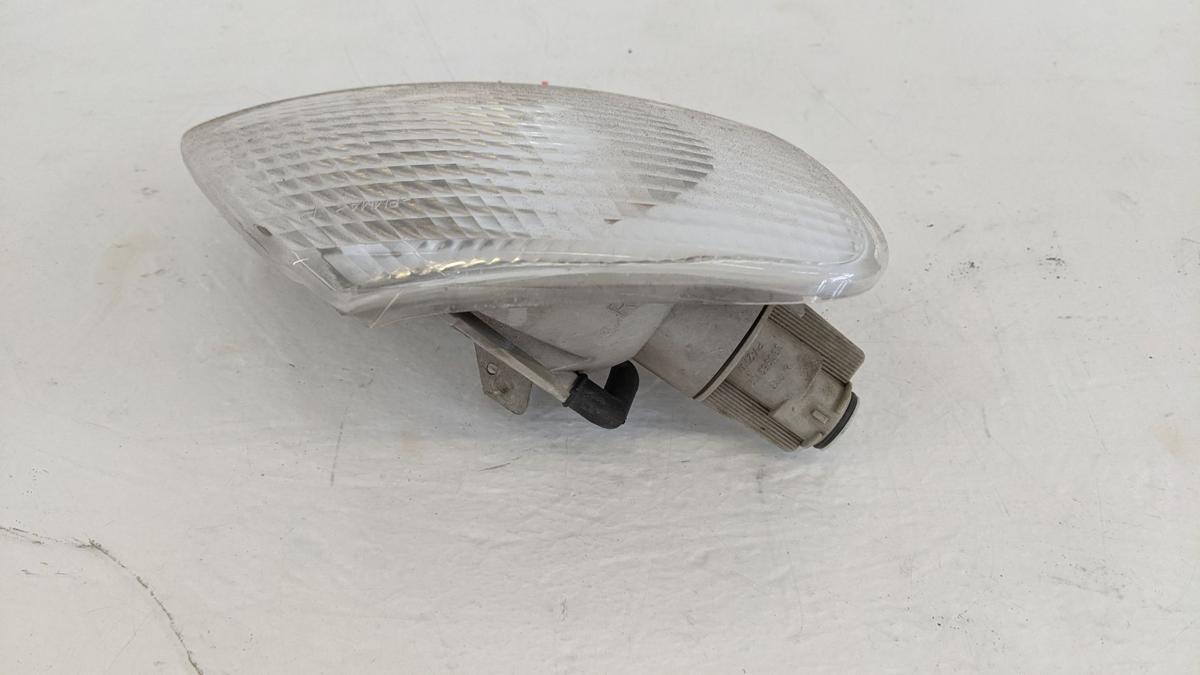 Blinker Blinkleuchte Blinklicht vorn rechts weiss Seitenblinker VW Passat 3B