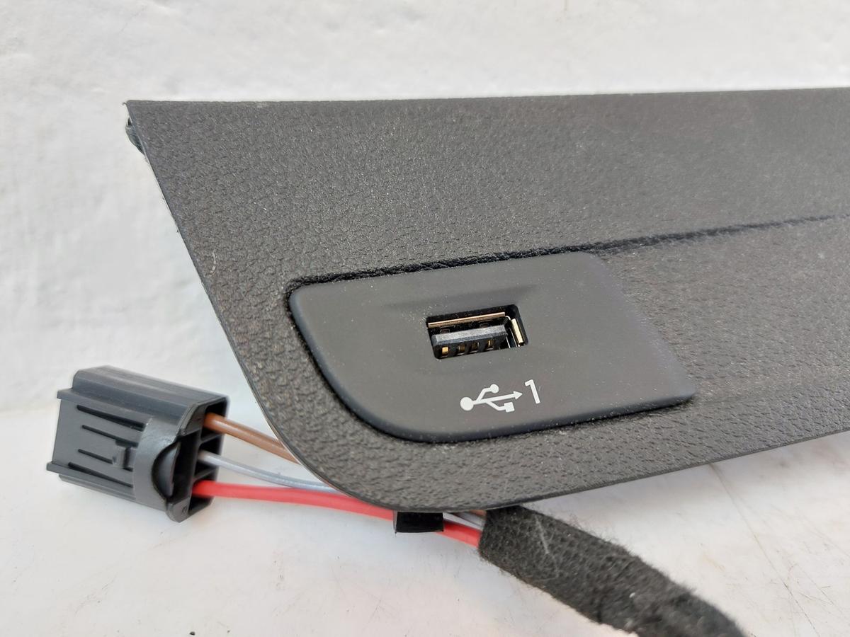 Audi Q2 Typ AG Mediaport USB Anschluss mit Zigarettenanzünder hinten OEM