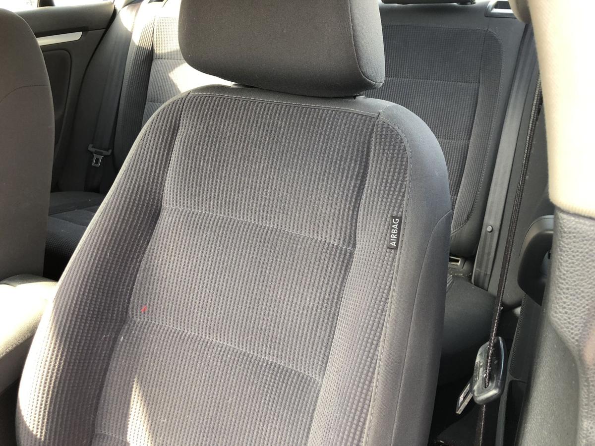 VW Jetta 1K Sitz vorn links Fahrersitz Stoff mit Heizung Autositz