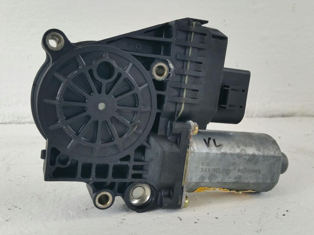 Audi A4 B5 Bj.99 original Fensterhebermotor vorn links Brose