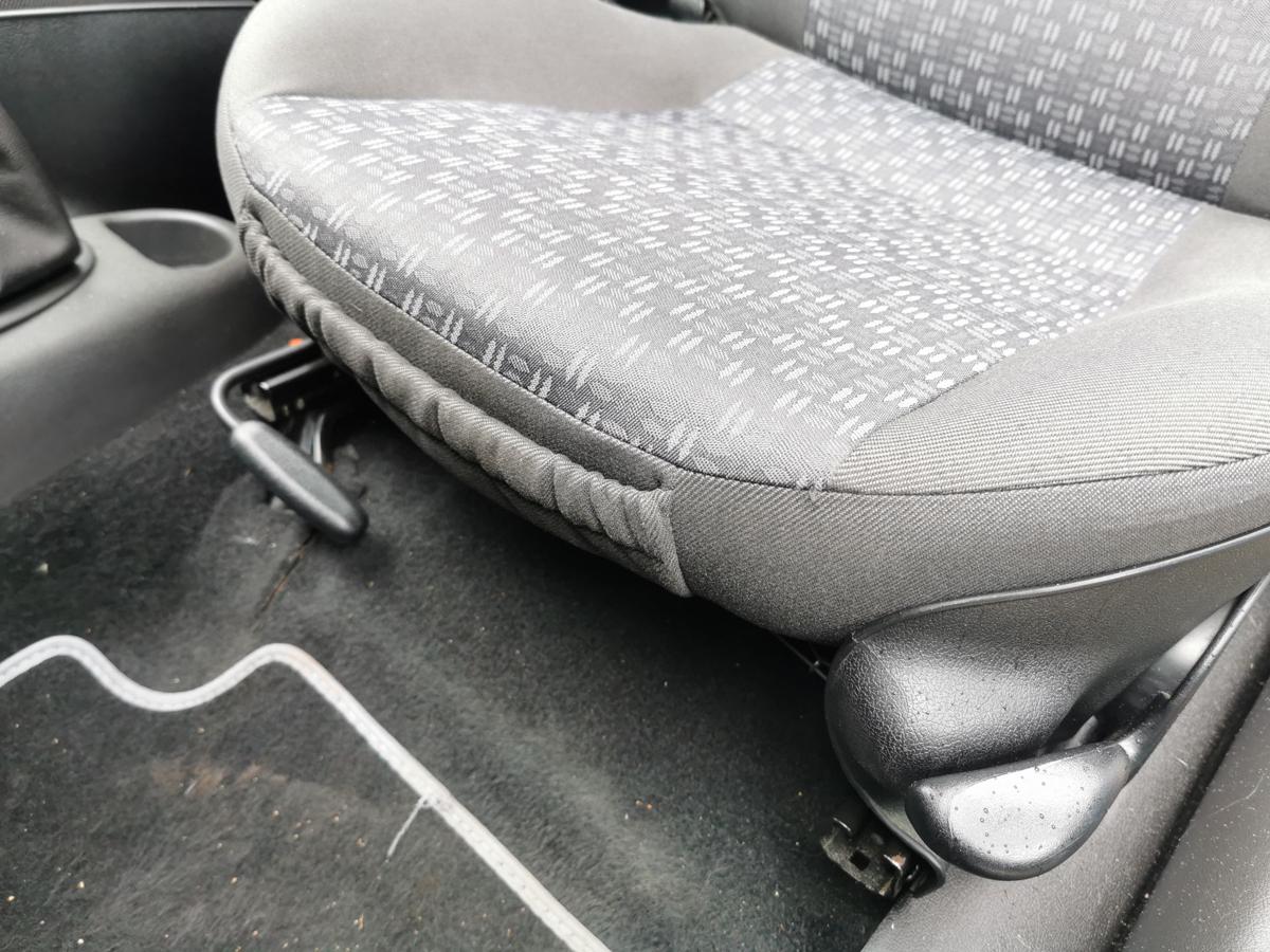 Ford Fiesta JBS Fahrersitz Sitz Autositz vorn links Höhenverstellung Stoff 5trg