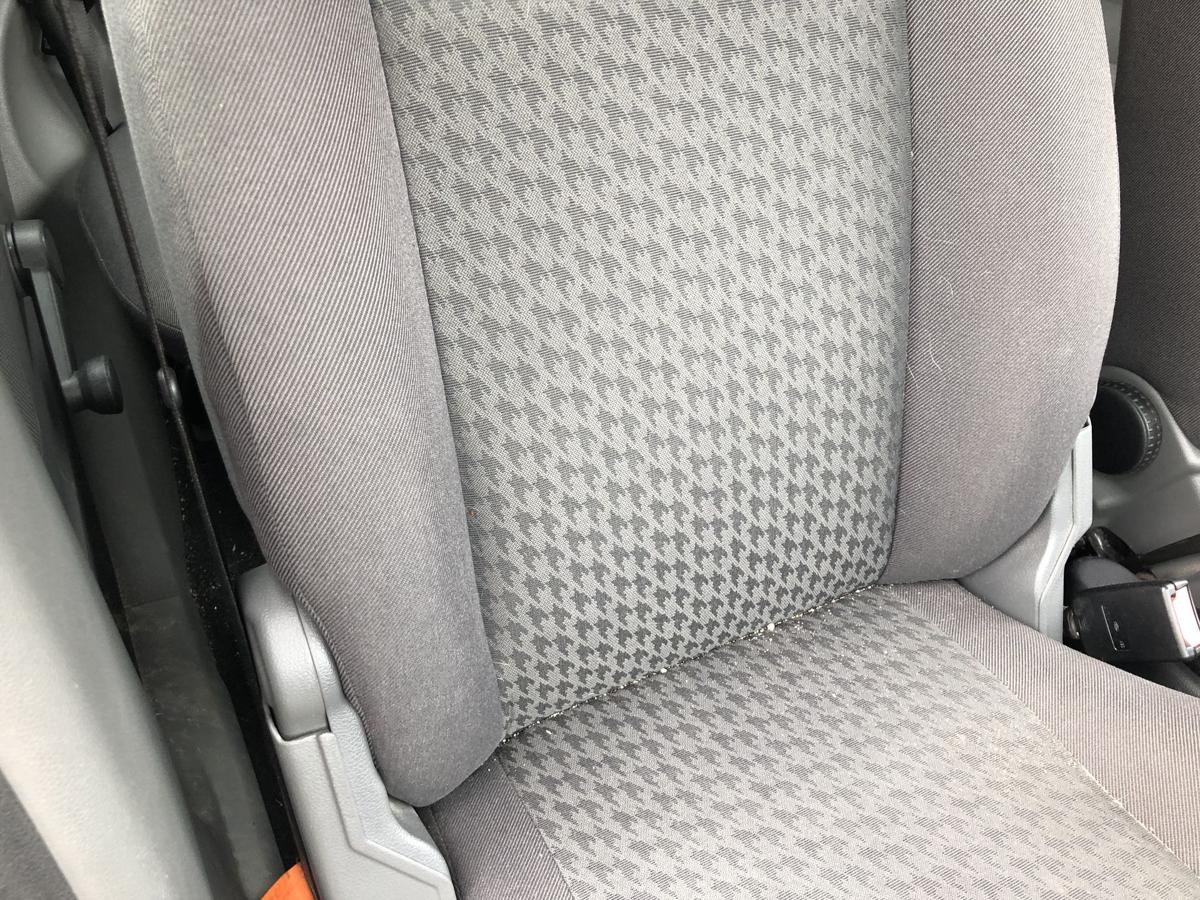 Ford Fusion JU2 Sitz vorn rechts Fahrersitz Stoff Autositz