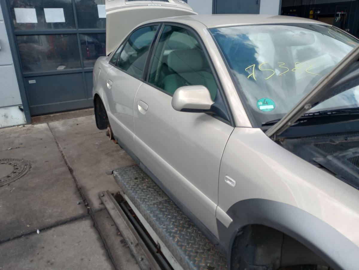 Audi A4 B5 Limo original Tür vorn rechts Beifahrer Roh Y1T Melangebeige Bj 1999