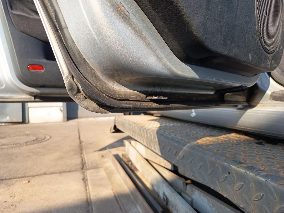 VW Bora 1J original T&uuml;r hinten links Fond Limo A7W Reflexsilber Bj 2001