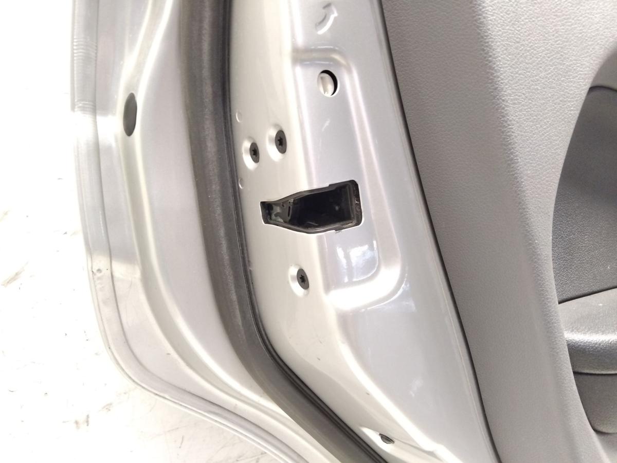 Ford Focus 2 Limo Facelift T&uuml;r hinten links polarsilbermetallic Bj.2009