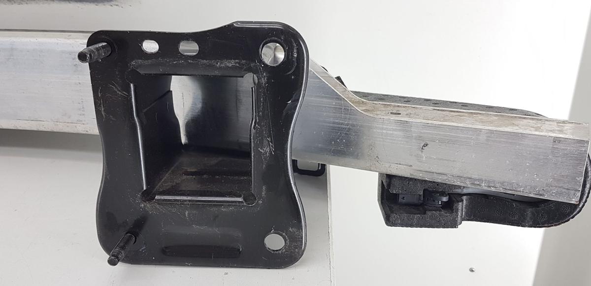 Tesla Model X Sto&szlig;stangentr&auml;ger vorn Tr&auml;ger Sto&szlig;stange vorn Bj2022 1608630-00-A