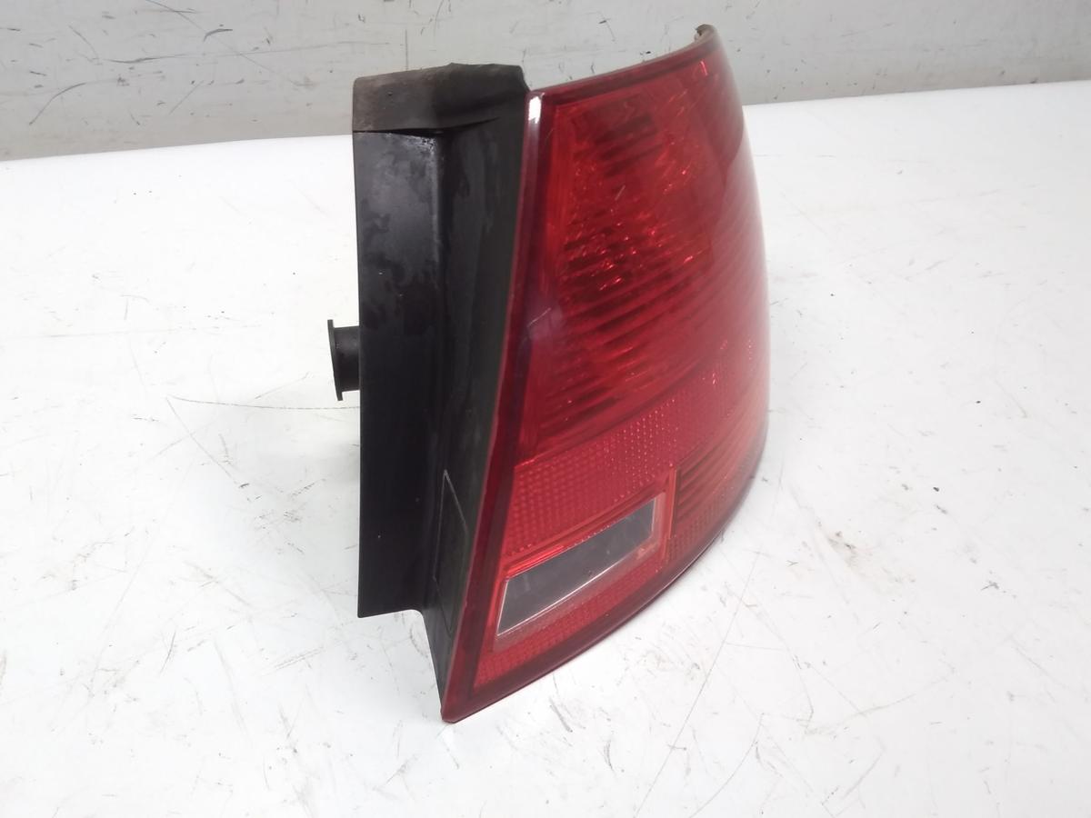 Audi A4 8E B7 Avant Kombi original Rückleuchte Heckleuchte rechts Bj.2006