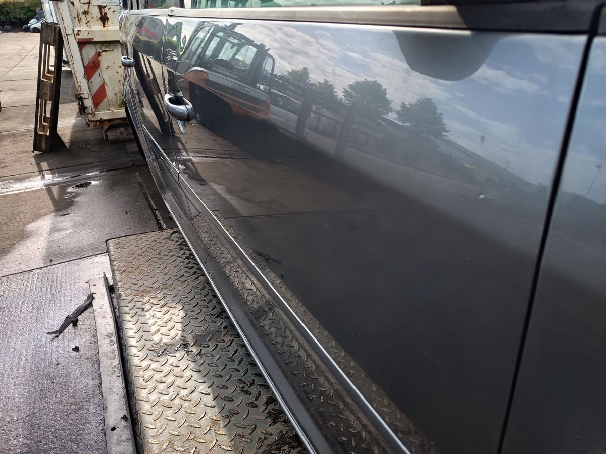 VW Touran 1T original Tür vorn rechts Beifahrer D7X Platingrau Bj 2006