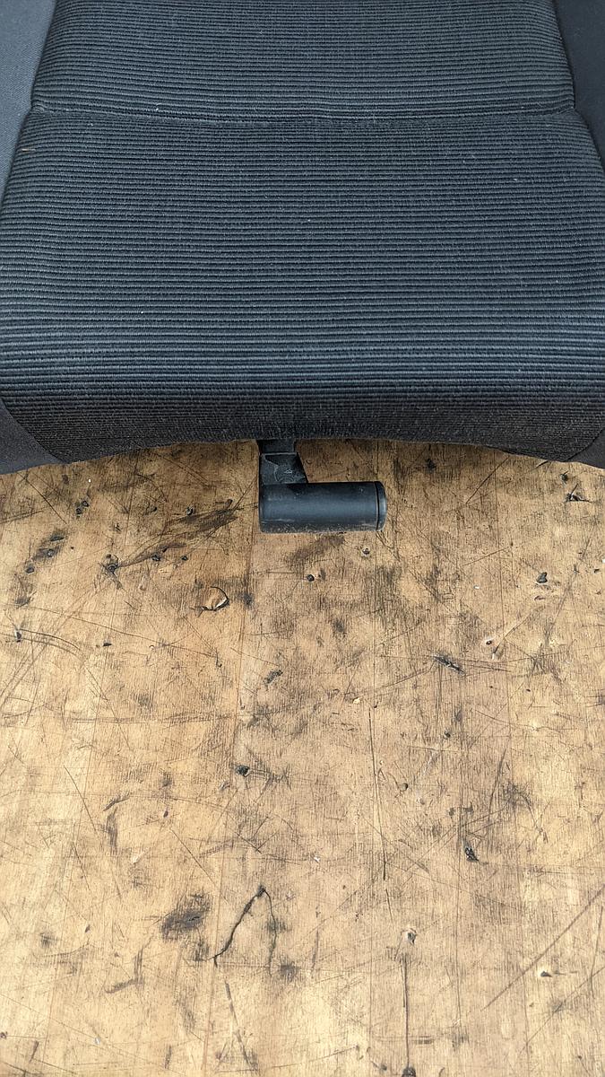 VW Touran 1T Sitz hinten Mitte 2 Reihe 1T0883064G BJ09