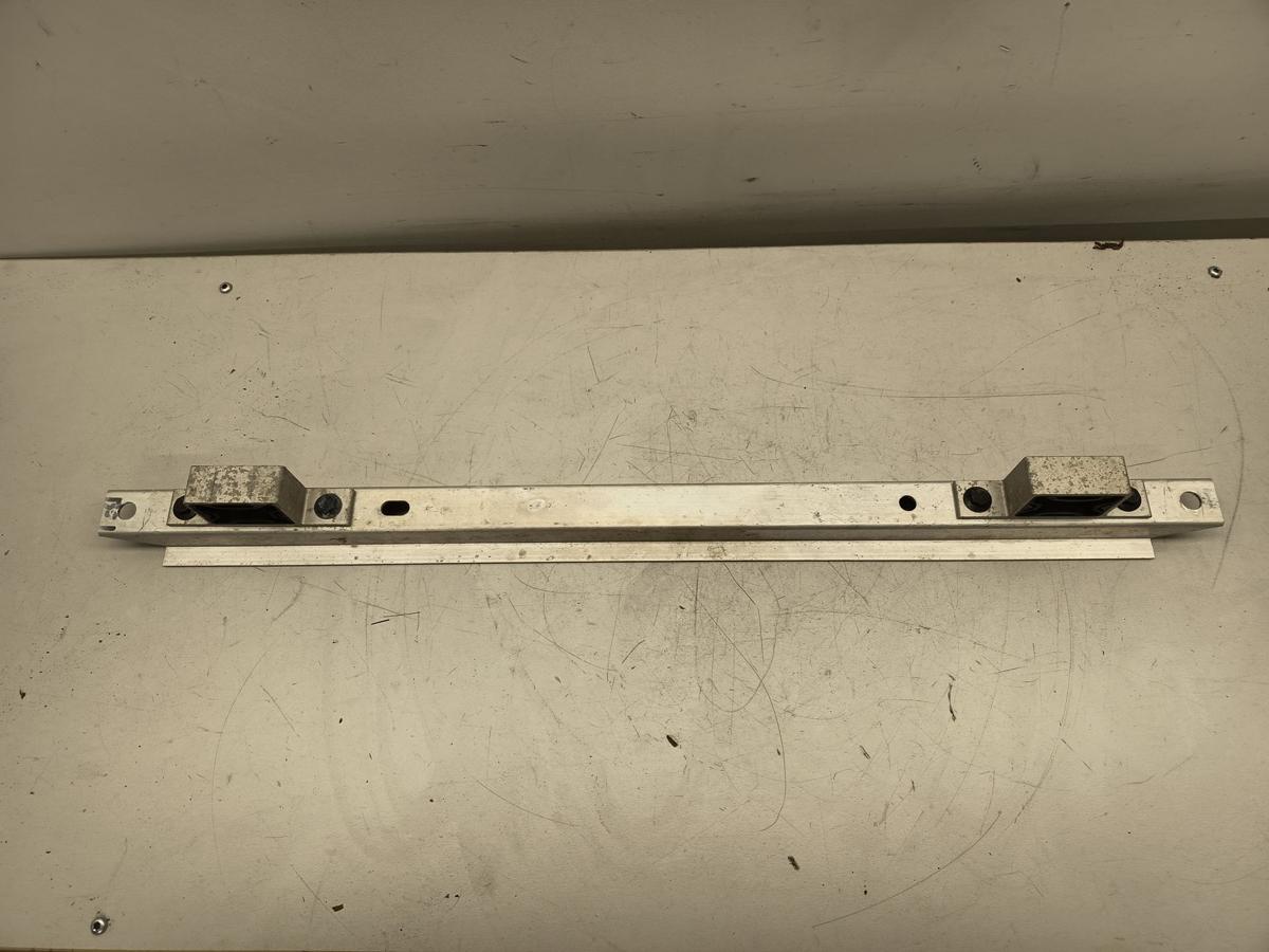 Tesla Model 3 original Motorhalter 110477700A vorn Baujahr 2022