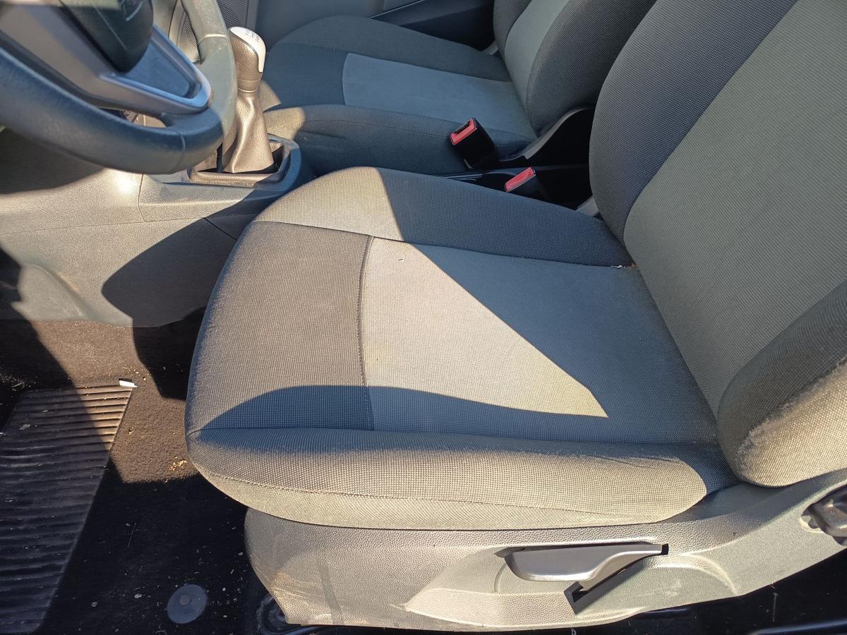 Ford Fiesta VII original Sitz links Fahrer Stoff grau/schwarz Bj 2011
