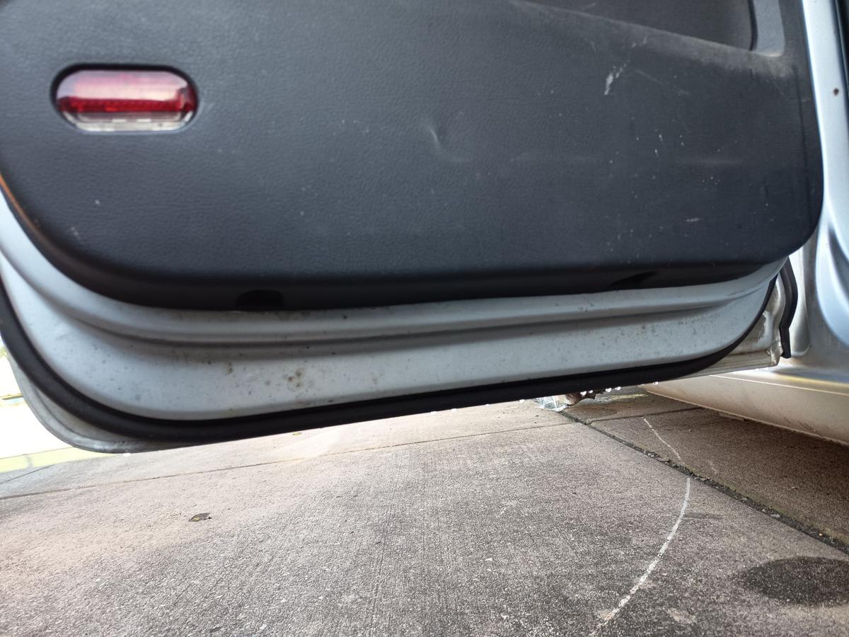 VW Touran 1T original T&uuml;r hinten links Fond LA7W Silber Bj 2004