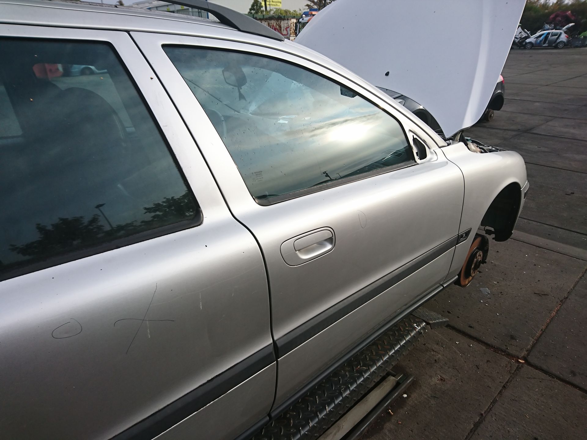 Volvo V70 orig Tür vorn rechts Beifahrertür 426 Silber met Bj 2002