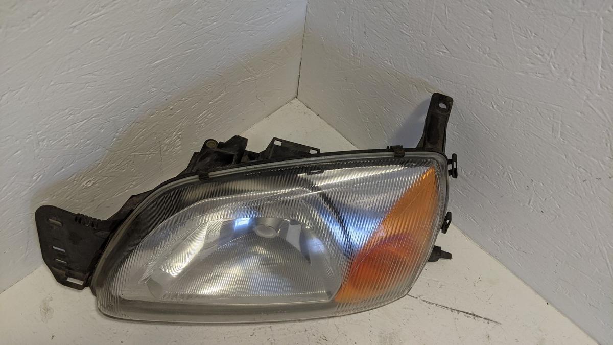 Ford Fiesta JAS JBS Scheinwerfer Hauptscheinwerfer Lampe vorn links ab Bj 1999