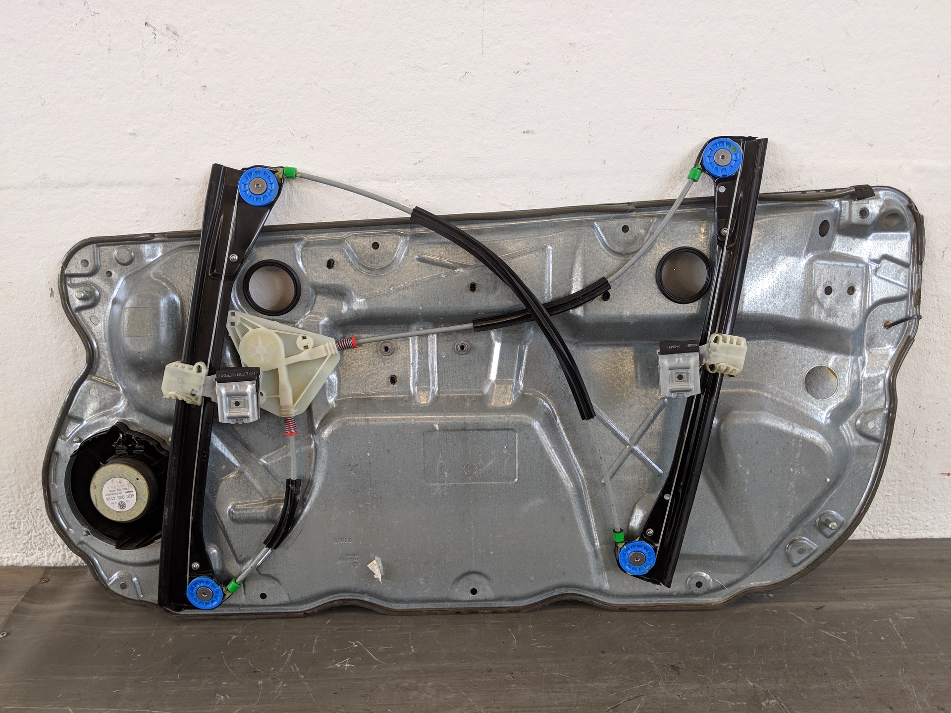 Fensterhber Fensterhebermechanik Grundplatte vorn links elektr VW Polo 9N3 3 Trg