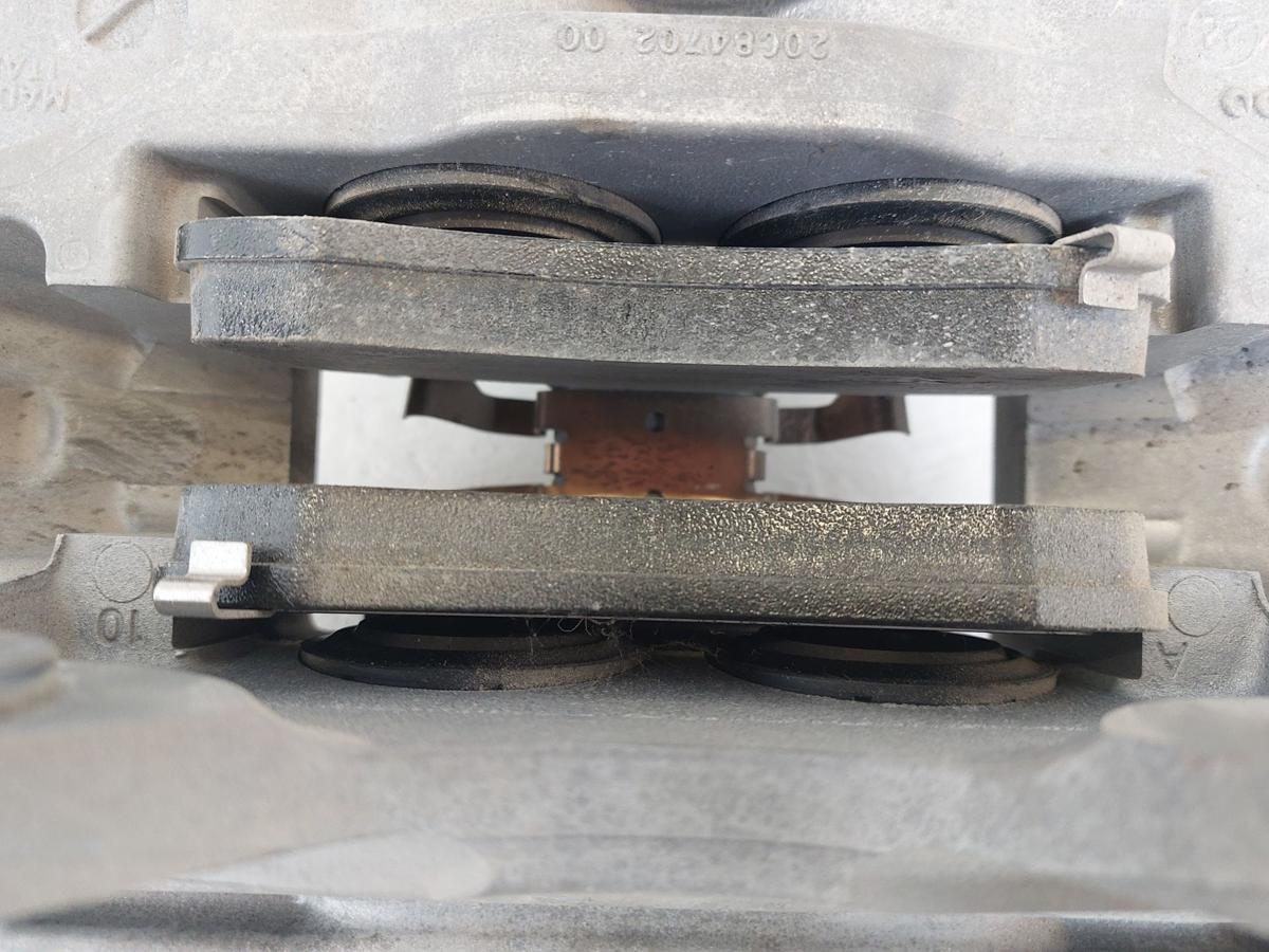 Tesla Model Y Dualmotor Bremssattel vorn rechts Brembo 4 Kolben Bremse 355x25mm