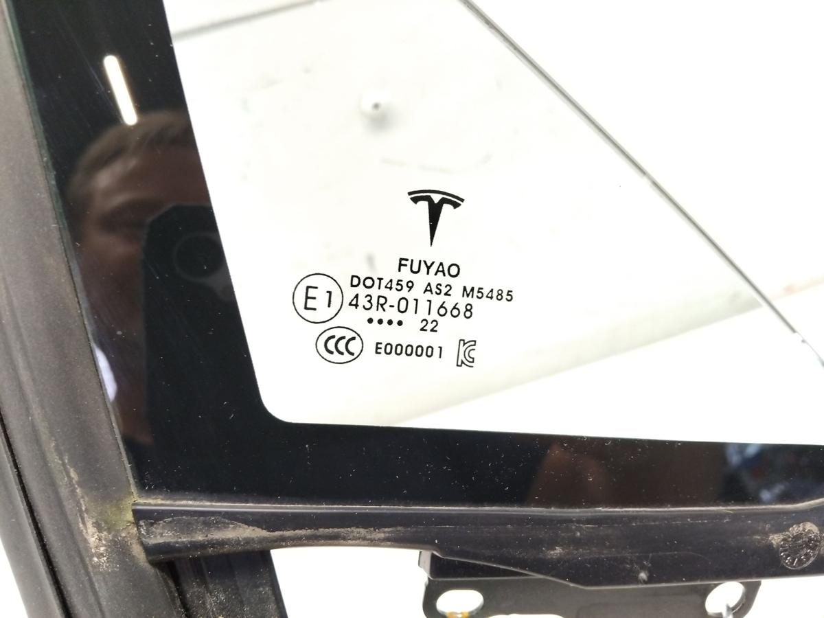 Tesla Model S Facelift Dreieckscheibe vorn rechts Träger Bj.2023