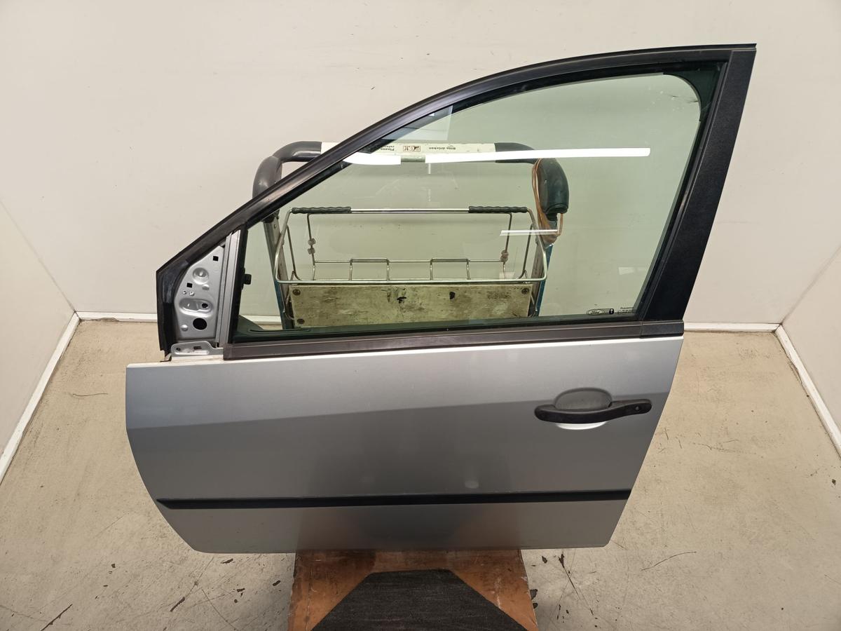 Ford Fiesta V original T&uuml;r vorne links Polar-Silber Metallic Baujahr 2003