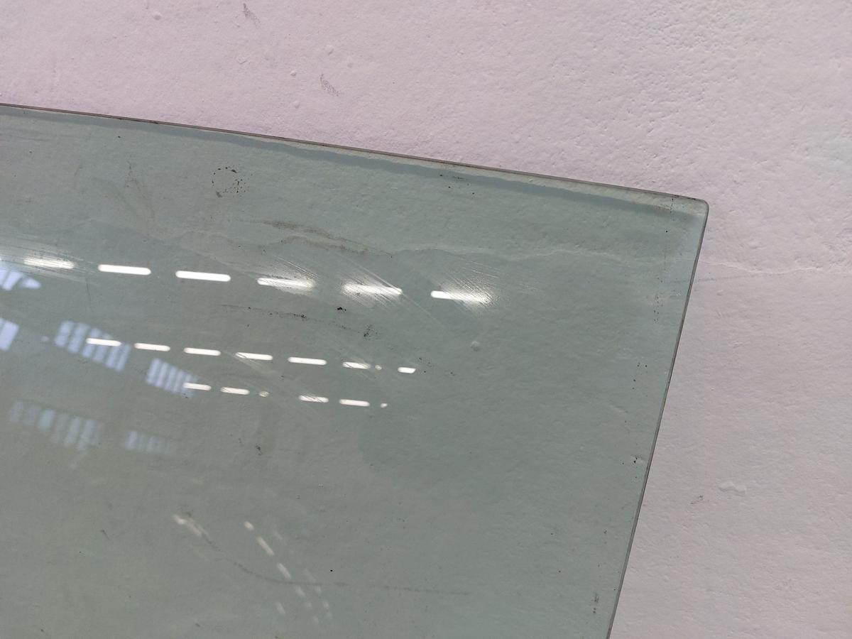 VW Golf Sportsvan AUV ab17 T&uuml;rscheibe hinten links coloriert Seitenscheibe