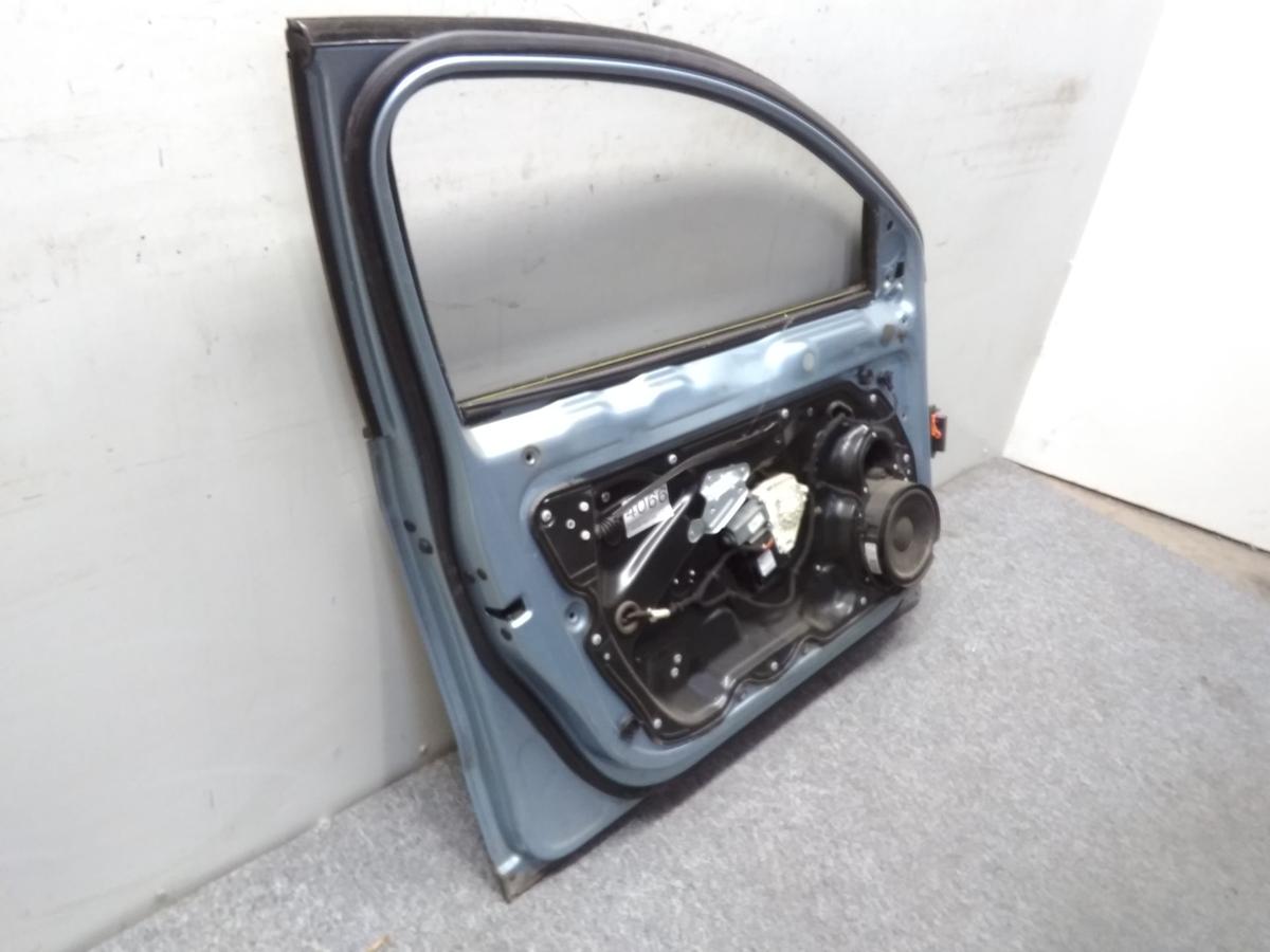 VW Passat 3C T&uuml;r vorn links Fahrert&uuml;r arcticbluesilver LB5M BJ2005