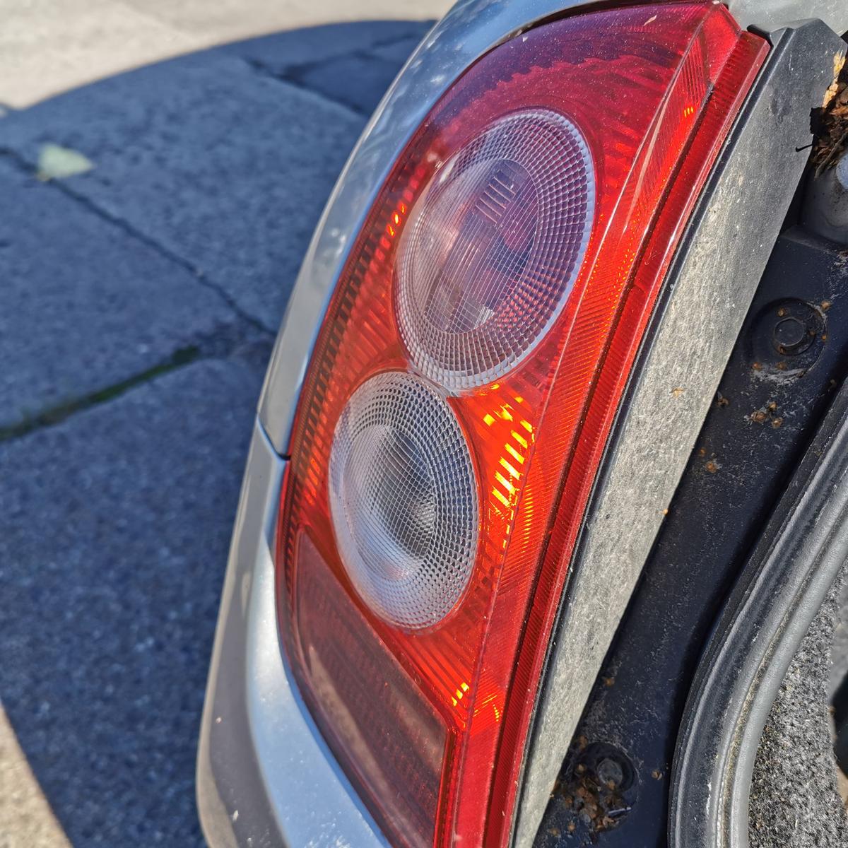 Nissan Micra K12 Rückleuchte Schlussleuchte Rücklicht Lampe hinten links 3Trg