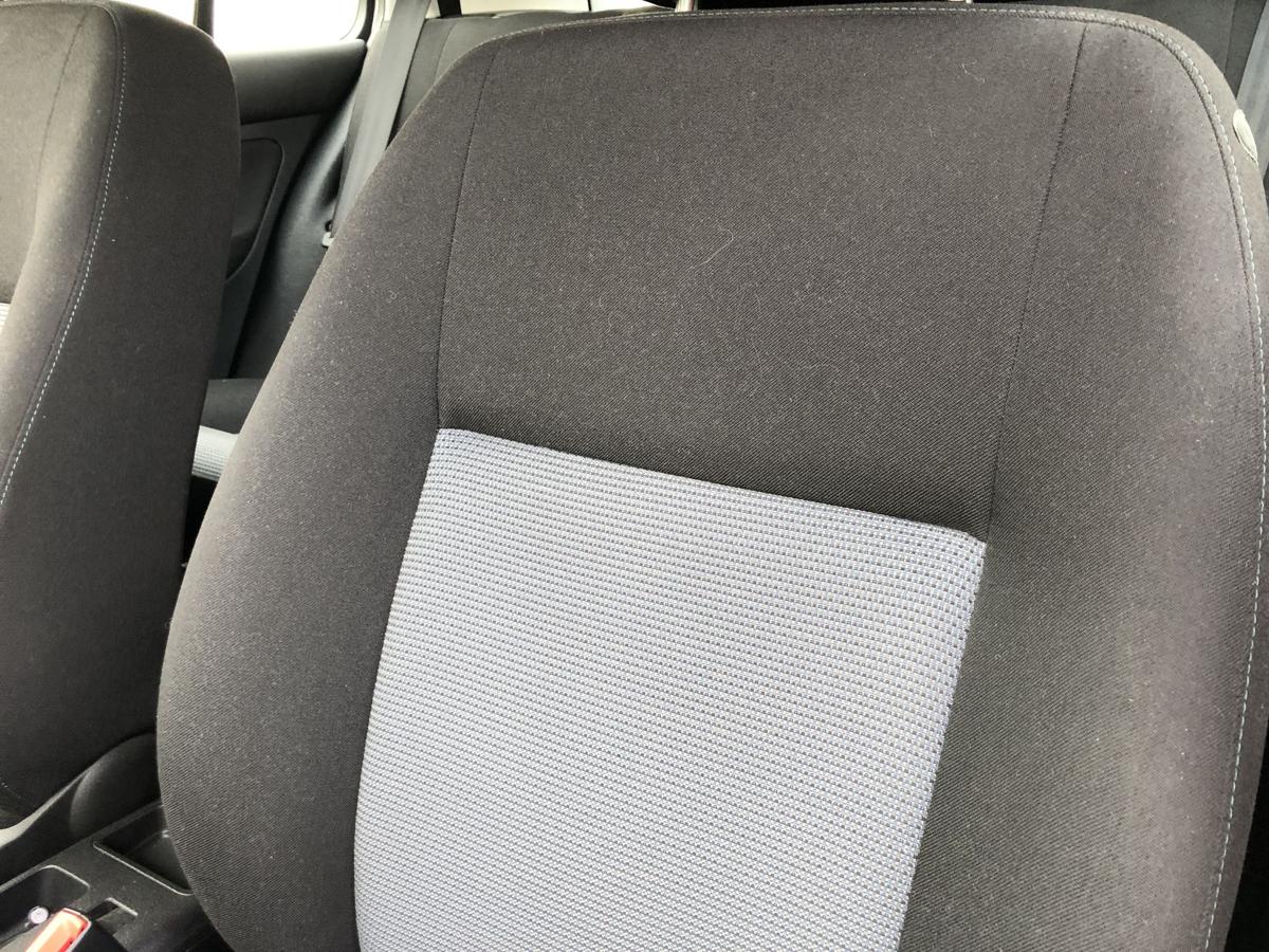 VW Golf 4 IV 1J Sitz vorn links Fahrersitz Stoff ohne Heizung 5-trg. Variant
