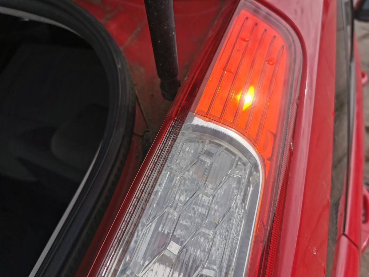 Ford Focus DA3 Rückleuchte Schlussleuchte Rücklicht hinten rechts 5 Türer TEXT