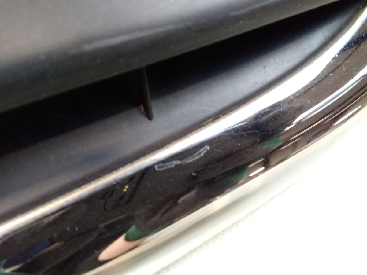 VW Touran 1T Bj.2003 original K&uuml;hlergrill mit Emblem und Chromrahmen