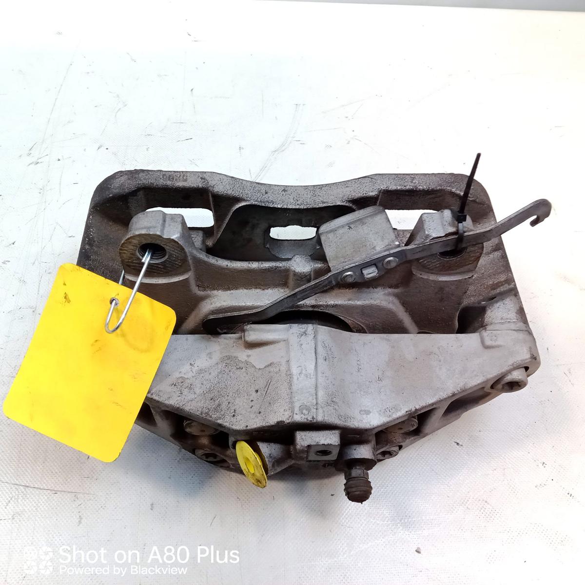Audi A3 8P Quattro original Bremssattel Vorderachse links 345x30mm Bj.2004
