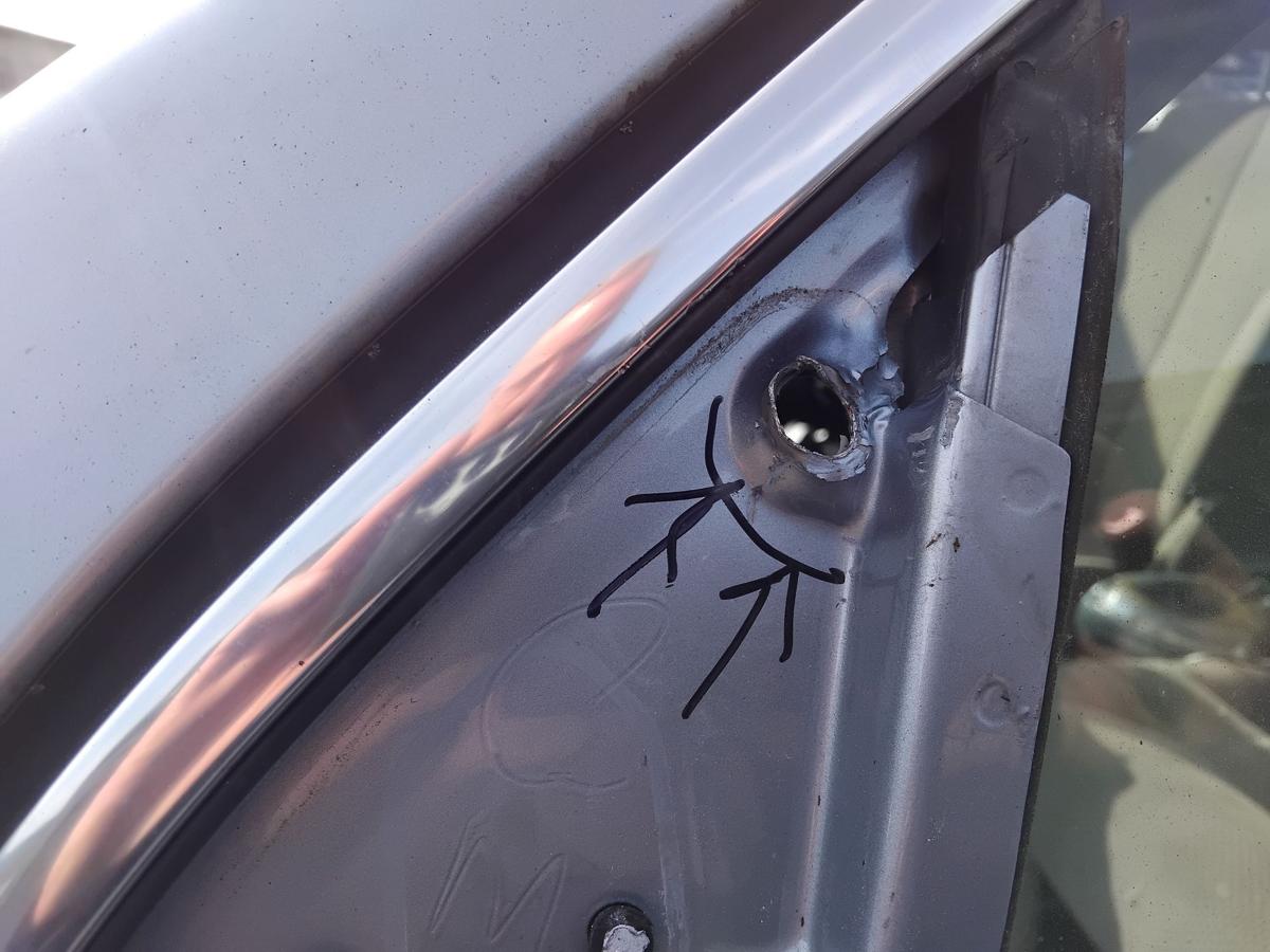 VW Passat 3C T&uuml;r vorn links Fahrert&uuml;r arcticbluesilver LB5M BJ2007