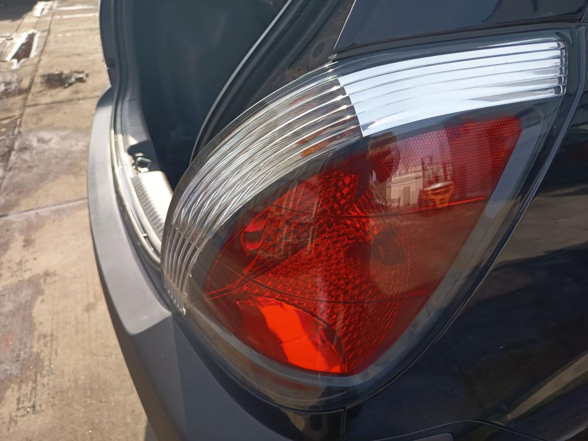 Kia Rio II 5t&uuml;rer original R&uuml;ckleuchte rechts Heck Schluss Licht Bj 2009