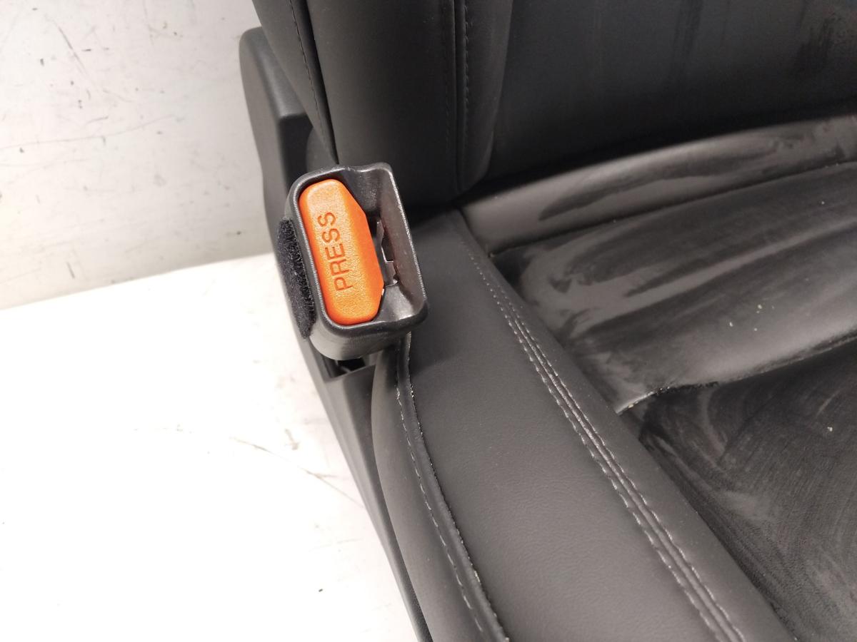 Tesla Model Y original Sitz vorn links Fahrersitz schwarz Pure Black BJ2023