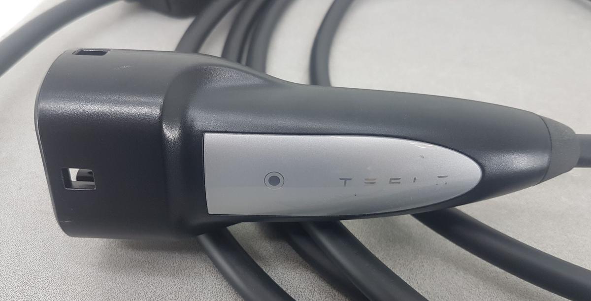 Tesla Model Y original Ladekabel Schuko 220V 1121254-00-G Mobile Charge Kit Bj23