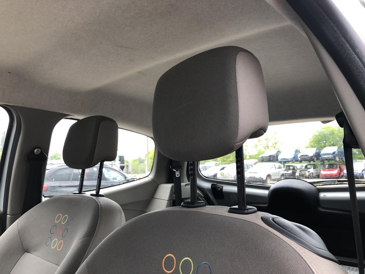 Renault Twingo 2 II Sitz vorn links Fahrersitz Stoff Autositz Stoffsitz