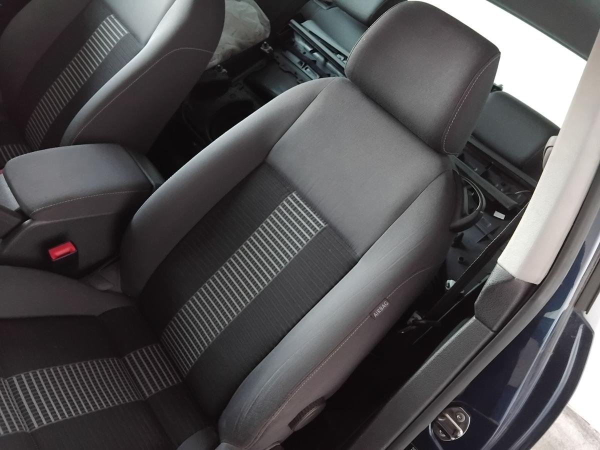 VW Golf 5 1K 3 türig Sitz vorn links Fahrersitz Stoff beheizt BJ2008