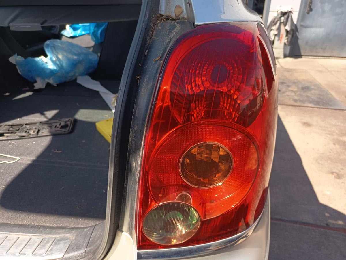 Toyota Avensis T25 Kombi original R&uuml;ckleuchte rechts Heck Schluss Licht Bj 2005