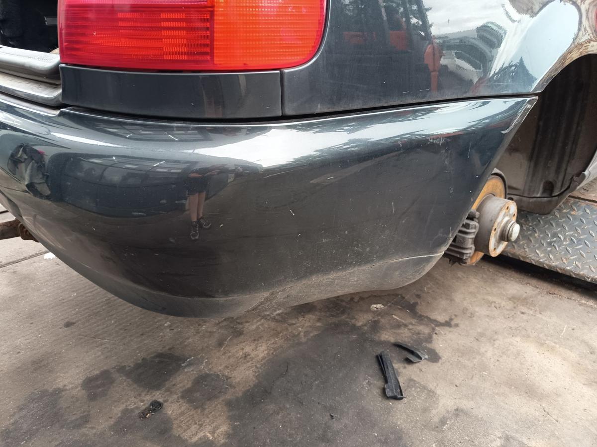 Audi A4 B5 Limo original Sto&szlig;stange hinten LZ9U Vulkanschwarz Baujahr 1997